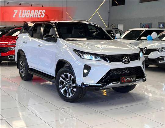 TOYOTA HILUX SW4 2.8 D-4D TURBO DIESEL DIAMOND 7L 4X4 AUTOMÁTICO TOYOTA HILUX SW4 2.8 D-4D TURBO DIESEL DIAMOND 7L 4X4 AUTOMÁTICO